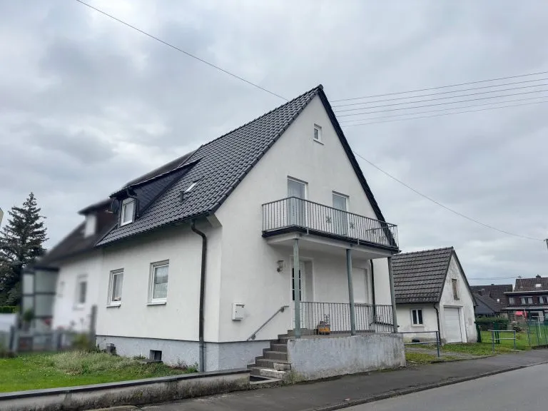 Immobilienangebot - Hamm - Alle - Renovierungsbedürftige Doppelhaushälfte mit Garage auf einem Erbpachtgrundstück in Hamm/Sieg!