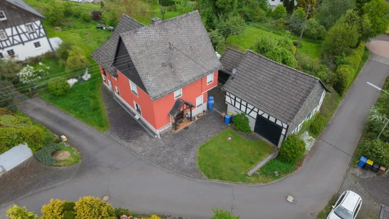 Immobilienangebot - Bruchertseifen - Alle - Gemütliches Zuhause mit Scheune, Garagen und idyllischem Garten!