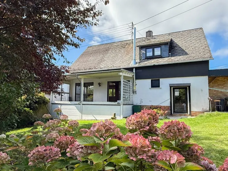 Immobilienangebot - Zinhain - Alle - Traumhafter Ausblick, stadtnahe Lage: Einfamilienhaus für Paare & Kleinfamilien!
