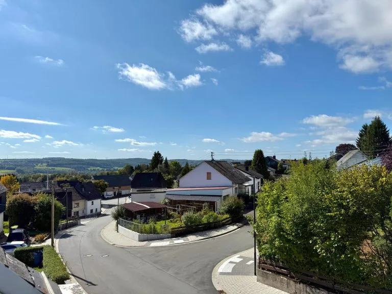 Immobilienangebot - Zinhain - Alle - Traumhafter Ausblick, stadtnahe Lage: Einfamilienhaus für Paare & Kleinfamilien!