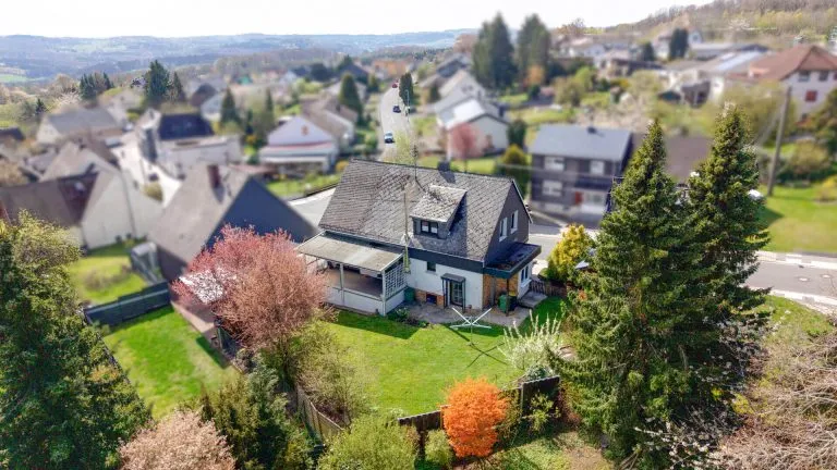 Immobilienangebot - Zinhain - Alle - Traumhafter Ausblick, stadtnahe Lage: Einfamilienhaus für Paare & Kleinfamilien!