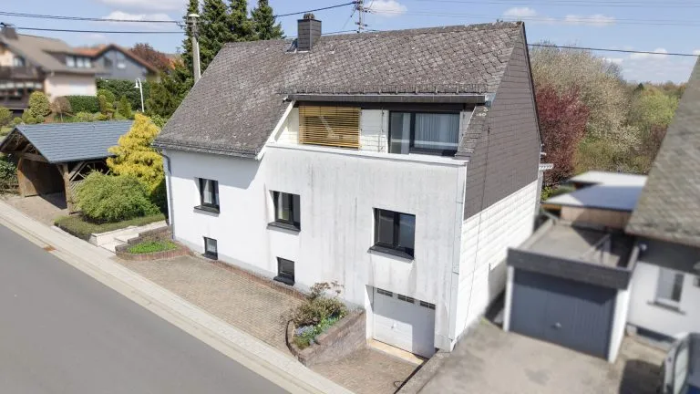 Immobilienangebot - Zinhain - Alle - Traumhafter Ausblick, stadtnahe Lage: Einfamilienhaus für Paare & Kleinfamilien!
