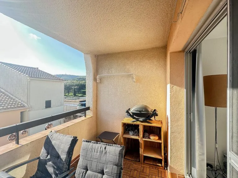 Immobilienangebot - Roquebrune-sur-Argens - Alle - Cote de Azur!! Exklusive barrierefreie 3-Zimmer-Wohnung am Meer mit Balkon und 2 Pools – Toplage!