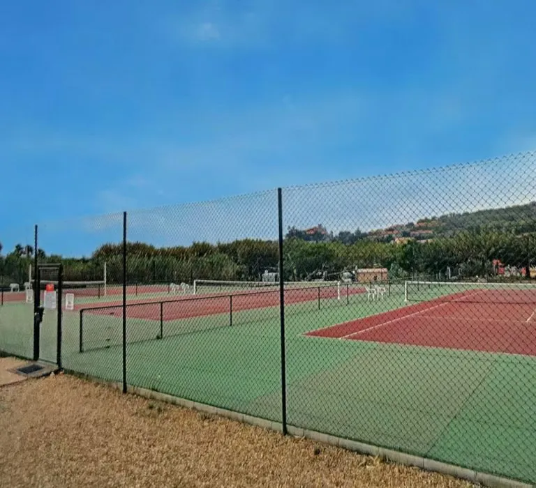 Immobilienangebot - Roquebrune-sur-Argens - Alle - Cote de Azur!! Exklusive barrierefreie 3-Zimmer-Wohnung am Meer mit Balkon und 2 Pools – Toplage!
