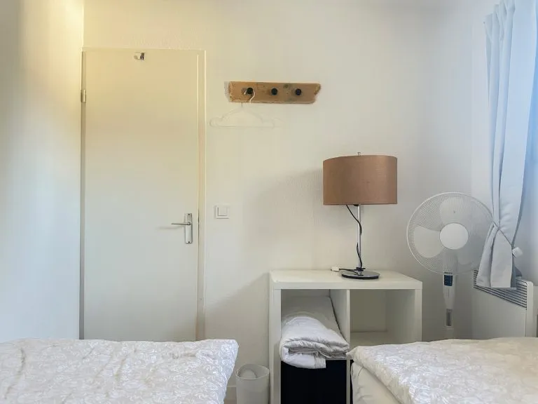 Immobilienangebot - Roquebrune-sur-Argens - Alle - Cote de Azur!! Exklusive barrierefreie 3-Zimmer-Wohnung am Meer mit Balkon und 2 Pools – Toplage!