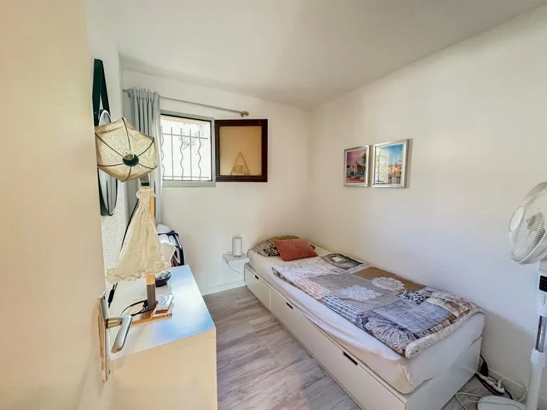 Immobilienangebot - Roquebrune-sur-Argens - Alle - Cote de Azur!! Exklusive barrierefreie 3-Zimmer-Wohnung am Meer mit Balkon und 2 Pools – Toplage!