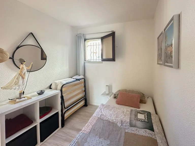 Immobilienangebot - Roquebrune-sur-Argens - Alle - Cote de Azur!! Exklusive barrierefreie 3-Zimmer-Wohnung am Meer mit Balkon und 2 Pools – Toplage!
