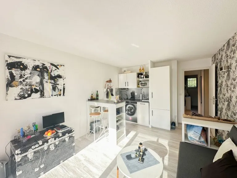 Immobilienangebot - Roquebrune-sur-Argens - Alle - Cote de Azur!! Exklusive barrierefreie 3-Zimmer-Wohnung am Meer mit Balkon und 2 Pools – Toplage!