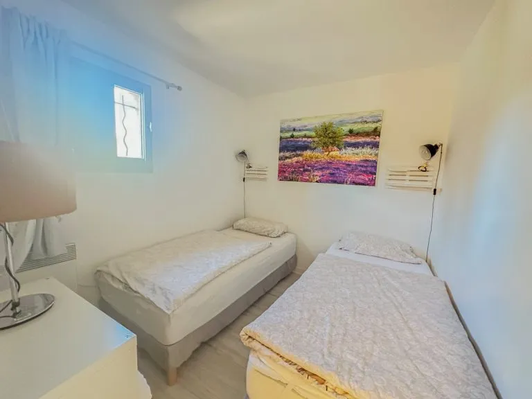 Immobilienangebot - Roquebrune-sur-Argens - Alle - Cote de Azur!! Exklusive barrierefreie 3-Zimmer-Wohnung am Meer mit Balkon und 2 Pools – Toplage!