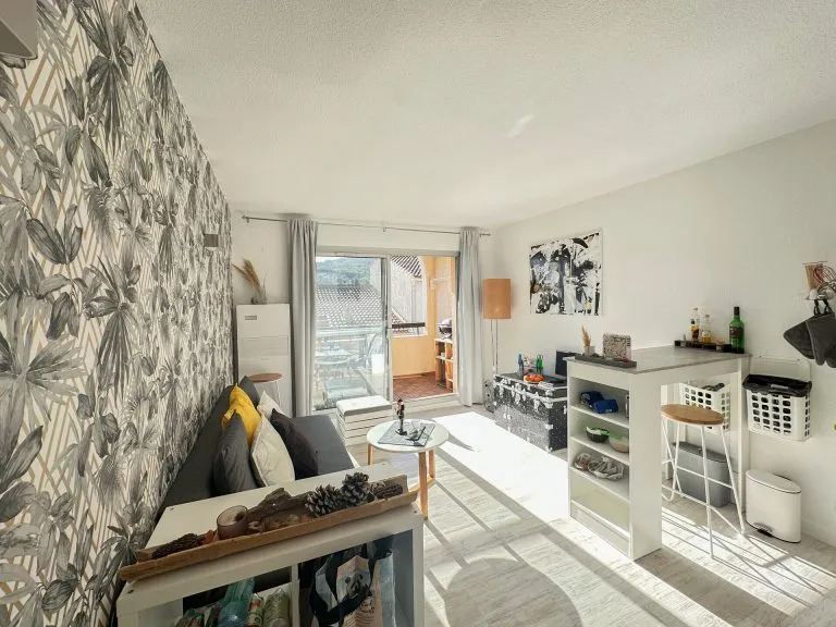 Immobilienangebot - Roquebrune-sur-Argens - Alle - Cote de Azur!! Exklusive barrierefreie 3-Zimmer-Wohnung am Meer mit Balkon und 2 Pools – Toplage!