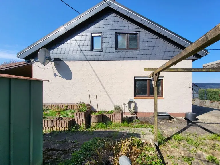 Immobilienangebot - Goddert - Alle - ***RESERVIERT***
Einfamilienhaus mit Garten und zwei Garagen in ruhiger Lage