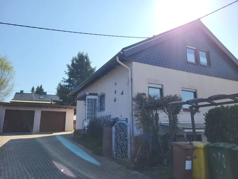 Immobilienangebot - Goddert - Alle - ***RESERVIERT***
Einfamilienhaus mit Garten und zwei Garagen in ruhiger Lage