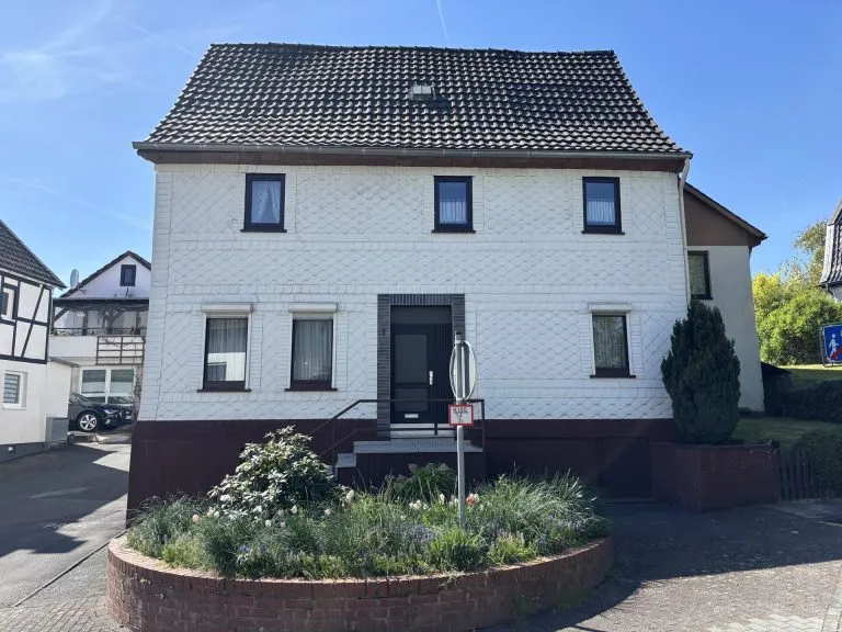 Immobilienangebot - Hamm/Sieg - Alle - ***RESERVIERT*** Renovierungsbedürftiges, denkmalgeschütztes Zweifamilienhaus mit Garten im Zentrum von Hamm!