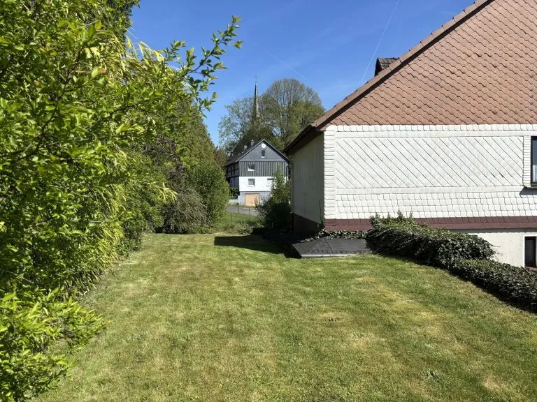 Immobilienangebot - Hamm/Sieg - Alle - ***RESERVIERT*** Renovierungsbedürftiges, denkmalgeschütztes Zweifamilienhaus mit Garten im Zentrum von Hamm!