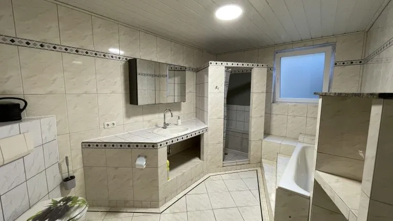 Immobilienangebot - Hennef - Alle - **RESERVIERT** Zukunftssicheres Zweifamilienhaus (B) mit PV-Anlage & vielseitiger Nutzfläche im Souterrain!