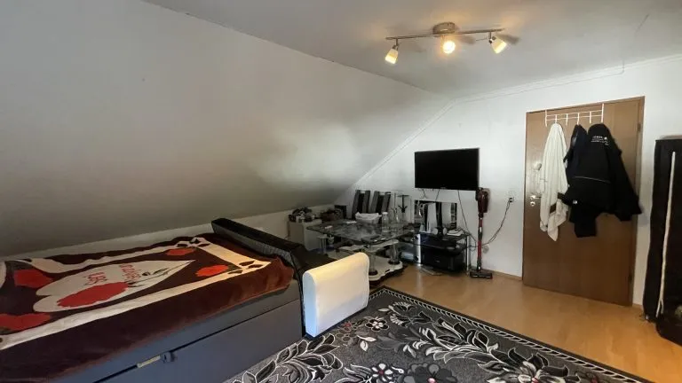 Immobilienangebot - Hennef - Alle - **RESERVIERT** Zukunftssicheres Zweifamilienhaus (B) mit PV-Anlage & vielseitiger Nutzfläche im Souterrain!