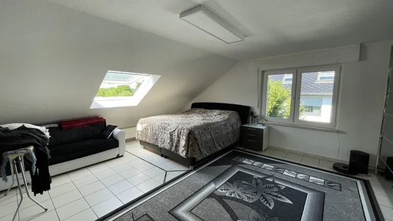 Immobilienangebot - Hennef - Alle - **RESERVIERT** Zukunftssicheres Zweifamilienhaus (B) mit PV-Anlage & vielseitiger Nutzfläche im Souterrain!