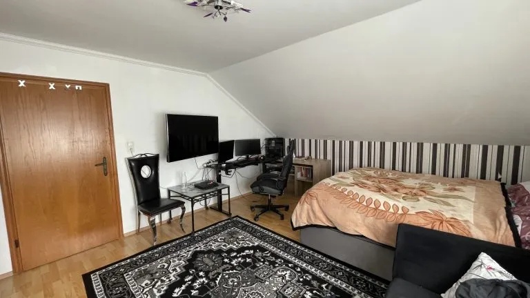 Immobilienangebot - Hennef - Alle - **RESERVIERT** Zukunftssicheres Zweifamilienhaus (B) mit PV-Anlage & vielseitiger Nutzfläche im Souterrain!