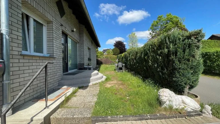 Immobilienangebot - Hennef - Alle - **RESERVIERT** Zukunftssicheres Zweifamilienhaus (B) mit PV-Anlage & vielseitiger Nutzfläche im Souterrain!