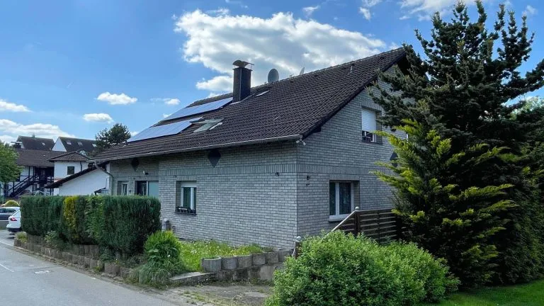 Immobilienangebot - Hennef - Alle - **RESERVIERT** Zukunftssicheres Zweifamilienhaus (B) mit PV-Anlage & vielseitiger Nutzfläche im Souterrain!