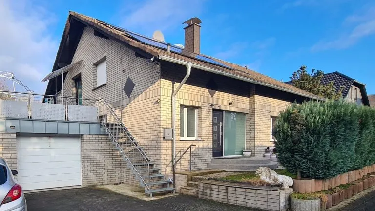 Immobilienangebot - Hennef - Alle - **RESERVIERT** Zukunftssicheres Zweifamilienhaus (B) mit PV-Anlage & vielseitiger Nutzfläche im Souterrain!