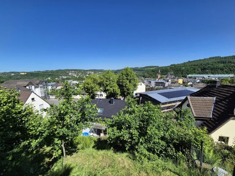 Immobilienangebot - Wissen - Alle - Modernisiertes Einfamilienhaus mit Garten und Garage in guter Zentrumslage!