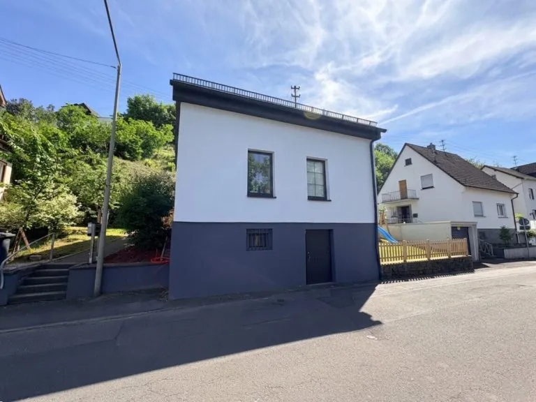 Immobilienangebot - Wissen - Alle - Modernisiertes Einfamilienhaus mit Garten und Garage in guter Zentrumslage!