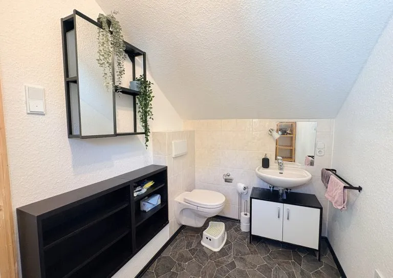Immobilienangebot - Wissen - Alle - Modernisiertes Einfamilienhaus mit Garten und Garage in guter Zentrumslage!