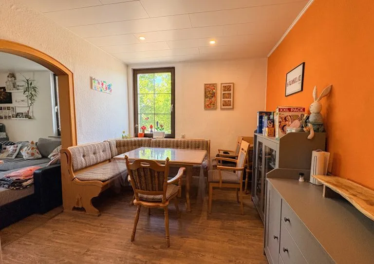 Immobilienangebot - Wissen - Alle - Modernisiertes Einfamilienhaus mit Garten und Garage in guter Zentrumslage!