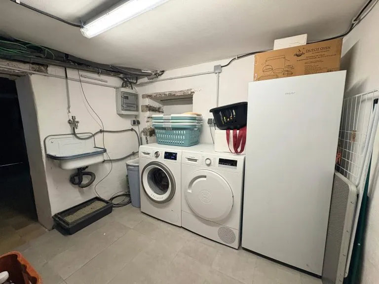 Immobilienangebot - Wissen - Alle - Modernisiertes Einfamilienhaus mit Garten und Garage in guter Zentrumslage!