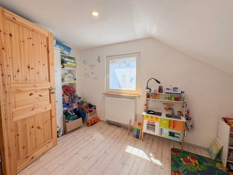 Immobilienangebot - Wissen - Alle - Modernisiertes Einfamilienhaus mit Garten und Garage in guter Zentrumslage!