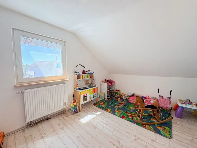 Immobilienangebot - Wissen - Alle - Modernisiertes Einfamilienhaus mit Garten und Garage in guter Zentrumslage!