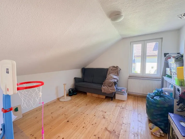 Immobilienangebot - Wissen - Alle - Modernisiertes Einfamilienhaus mit Garten und Garage in guter Zentrumslage!
