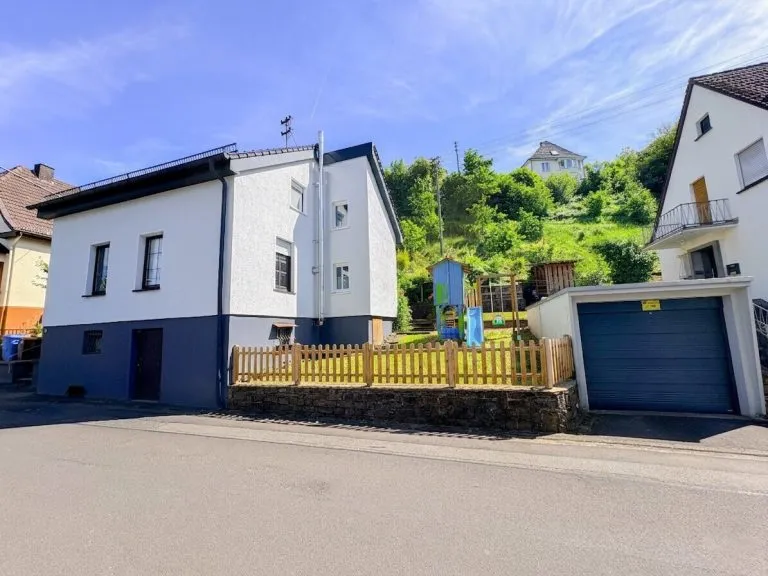 Immobilienangebot - Wissen - Alle - Modernisiertes Einfamilienhaus mit Garten und Garage in guter Zentrumslage!