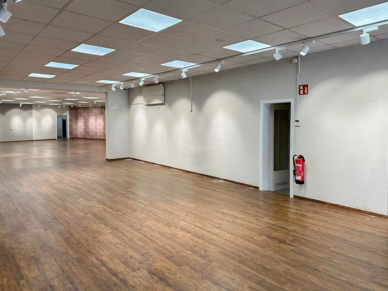 Immobilienangebot - Altenkirchen - Alle - Große Gewerbefläche an der Altenkirchener-Fußgängerzone zu vermieten!