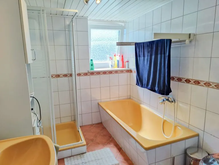 Immobilienangebot - Altenkirchen - Alle - ***Reduziert***Landwirtschaftliches Anwesen mit Stall, Scheune und Paddock zur Pferdehaltung! Ca. 20.000 m² Weideland erwerbbar!