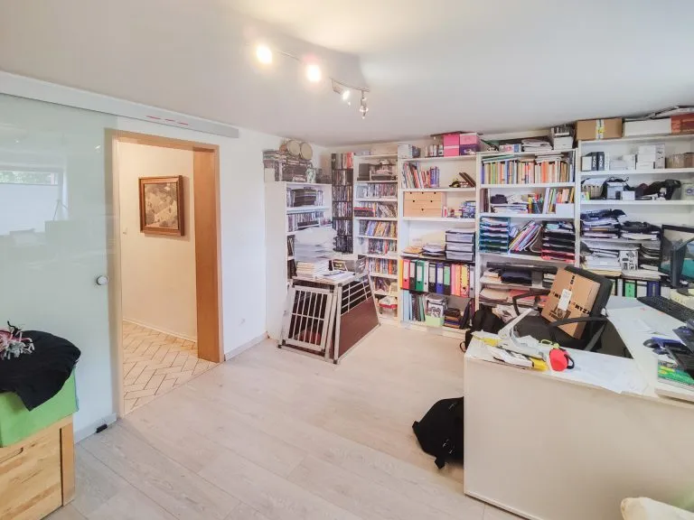 Immobilienangebot - Altenkirchen - Alle - ***Reduziert***Landwirtschaftliches Anwesen mit Stall, Scheune und Paddock zur Pferdehaltung! Ca. 20.000 m² Weideland erwerbbar!