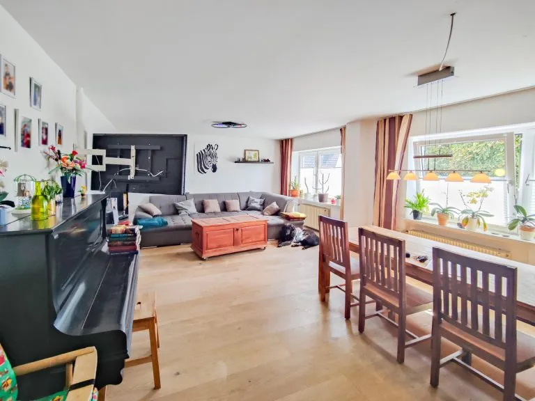 Immobilienangebot - Altenkirchen - Alle - ***Reduziert***Landwirtschaftliches Anwesen mit Stall, Scheune und Paddock zur Pferdehaltung! Ca. 20.000 m² Weideland erwerbbar!