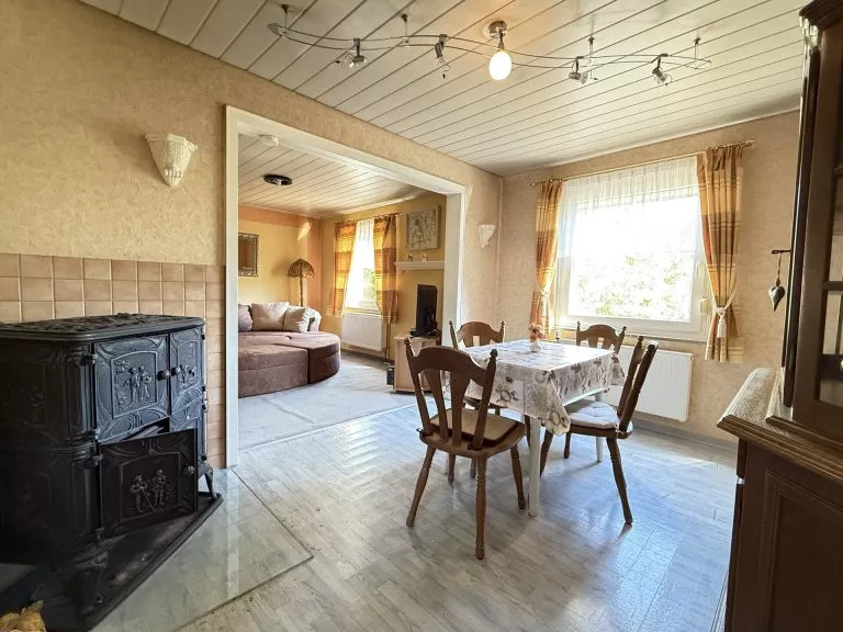 Immobilienangebot - Daaden - Alle - Traum für Schrauber und Sammler: Einfamilienhaus mit ELW, Werkstatt und Platz für mehrere Autos/Wohnmobile!