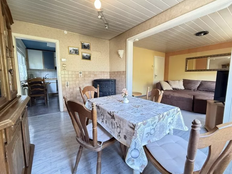 Immobilienangebot - Daaden - Alle - Traum für Schrauber und Sammler: Einfamilienhaus mit ELW, Werkstatt und Platz für mehrere Autos/Wohnmobile!