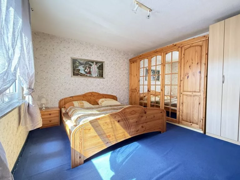 Immobilienangebot - Daaden - Alle - Traum für Schrauber und Sammler: Einfamilienhaus mit ELW, Werkstatt und Platz für mehrere Autos/Wohnmobile!