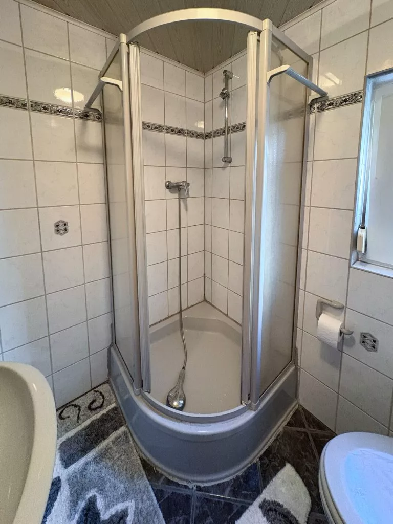 Immobilienangebot - Daaden - Alle - Traum für Schrauber und Sammler: Einfamilienhaus mit ELW, Werkstatt und Platz für mehrere Autos/Wohnmobile!