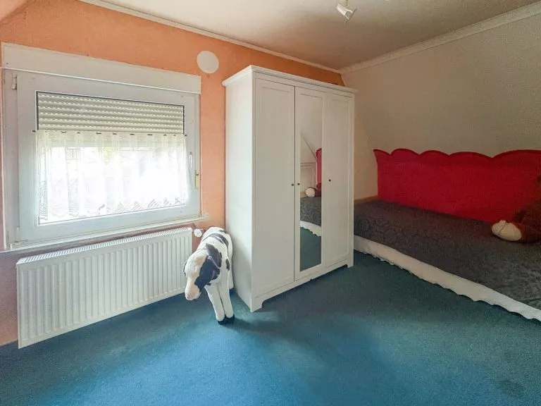 Immobilienangebot - Daaden - Alle - Traum für Schrauber und Sammler: Einfamilienhaus mit ELW, Werkstatt und Platz für mehrere Autos/Wohnmobile!