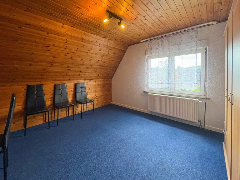 Immobilienangebot - Daaden - Alle - Traum für Schrauber und Sammler: Einfamilienhaus mit ELW, Werkstatt und Platz für mehrere Autos/Wohnmobile!