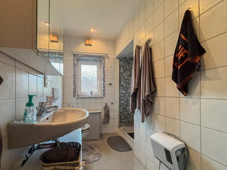 Immobilienangebot - Wissen VG - Alle - Charmantes Einfamilienhaus mit Garten und Stellplätzen nahe Wissen!