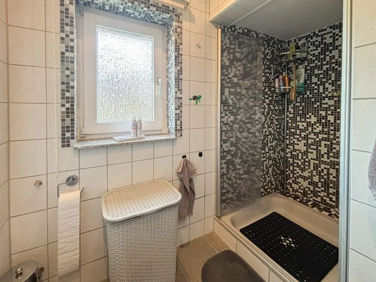 Immobilienangebot - Wissen VG - Alle - Charmantes Einfamilienhaus mit Garten und Stellplätzen nahe Wissen!