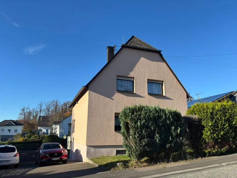 Immobilienangebot - Wissen VG - Alle - Charmantes Einfamilienhaus mit Garten und Stellplätzen nahe Wissen!