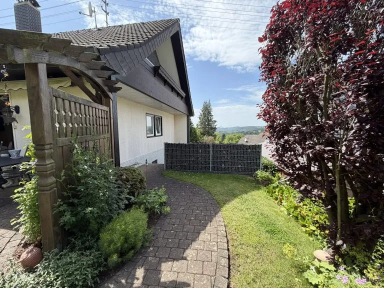 Immobilienangebot - Wissen - Alle - *RESERVIERT*Gepflegtes Ein-/Zweifamilienhaus mit Garten in zentraler Lage von Wissen!