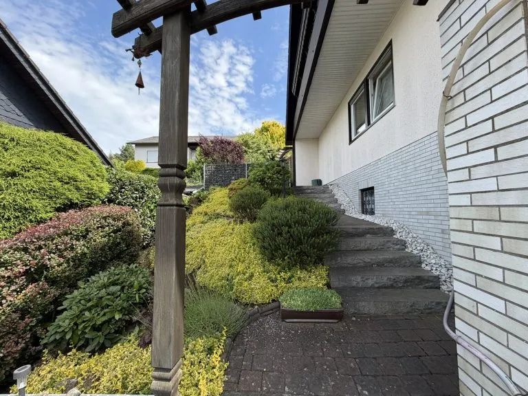 Immobilienangebot - Wissen - Alle - *RESERVIERT*Gepflegtes Ein-/Zweifamilienhaus mit Garten in zentraler Lage von Wissen!