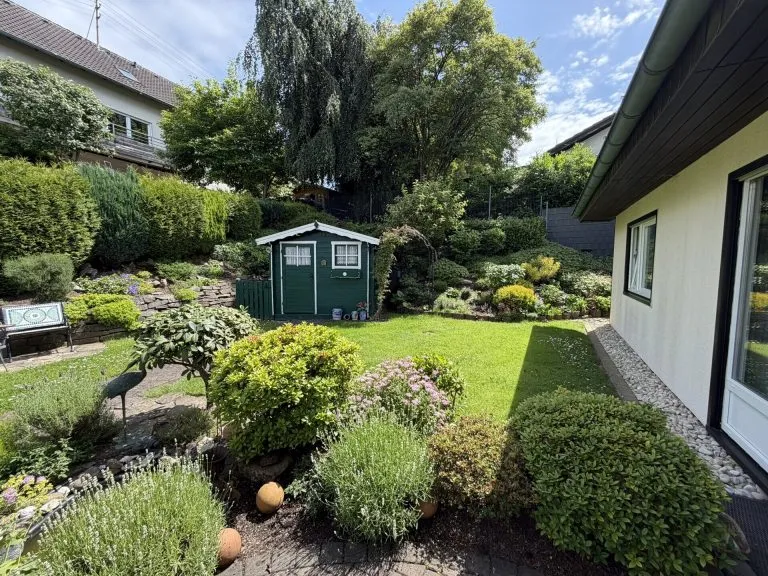 Immobilienangebot - Wissen - Alle - *RESERVIERT*Gepflegtes Ein-/Zweifamilienhaus mit Garten in zentraler Lage von Wissen!